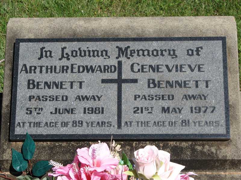Photo of headstones/Genevieve Bennett d1977 hdstn NymboidaCem
